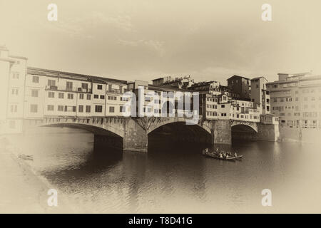 Il Ponte Vecchio, una pietra medievali chiuso-spandrel arco ponte sopra il fiume Arno a Firenze, nota per aventi ancora negozi costruiti Foto Stock