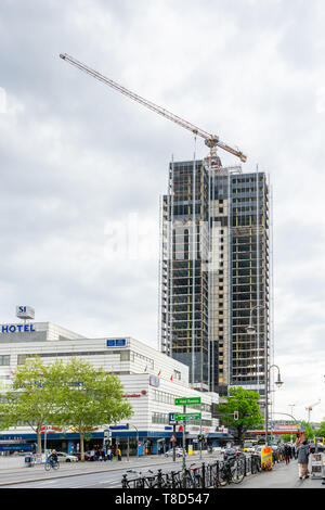 Il Steglitz Kreisel (Steglitzer Kreisler) attualmente subendo una ristrutturazione completa a Berlino quartiere Steglitz durante la primavera 2019, Berlino, Germania Foto Stock