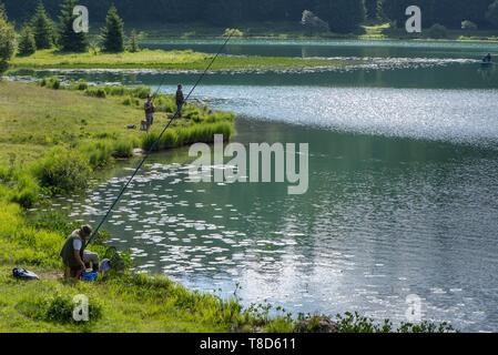 Francia, Ain, Oyonnax, Lago Genin, un gioiello naturale nella città di Charix nelle montagne del Giura Foto Stock