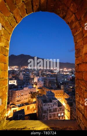 Yemen, Sana&#x2bd;un Governatorato, Sanaa, Città Vecchia, classificato come patrimonio mondiale dall' UNESCO, case Foto Stock