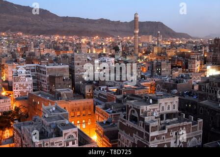 Yemen, Sana&#x2bd;un Governatorato, Sanaa, Città Vecchia, classificato come patrimonio mondiale dall' UNESCO, case Foto Stock