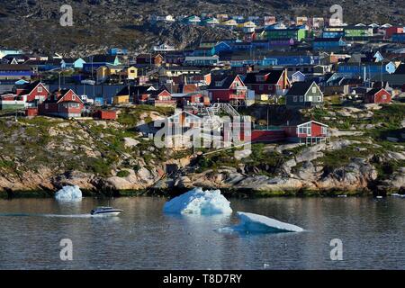 La Groenlandia, costa ovest, Disko Bay, speedboat davanti a Ilulissat Foto Stock