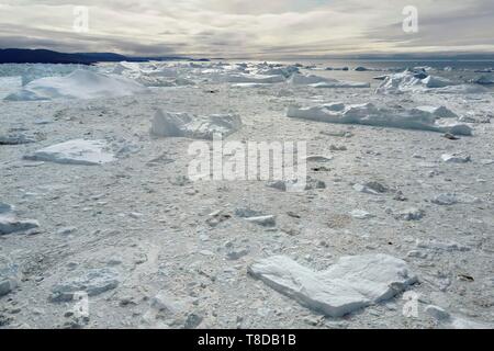 La Groenlandia, costa ovest, Disko Bay, Ilulissat, vedere gli icebergs elencati come patrimonio mondiale dall' UNESCO che è la bocca del Sermeq Kujalleq ghiacciaio (ghiacciaio Jakobshavn) (vista aerea) Foto Stock