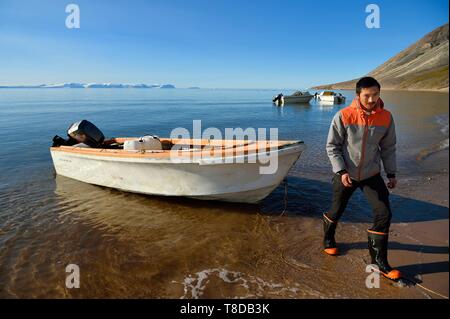 La Groenlandia, North West Coast, Smith sound a nord della baia di Baffin, Siorapaluk, la maggior parte nord del villaggio provenienti dalla Groenlandia, gli abitanti si muovono prevalentemente in barca d'estate per la caccia Foto Stock