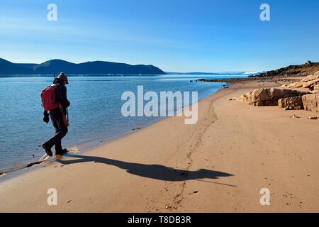 La Groenlandia, North West Coast, Smith sound a nord della baia di Baffin, Robertson fiordo, su una spiaggia di Siorapaluk, la maggior parte nord del villaggio provenienti dalla Groenlandia, la maggior parte dei suoi abitanti vivono da caccia Foto Stock