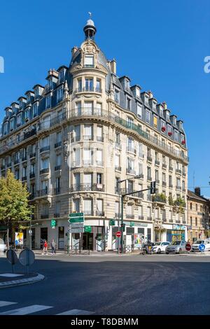 Francia, Hauts de Seine, Clichy, Boulevard Victor Hugo Foto Stock