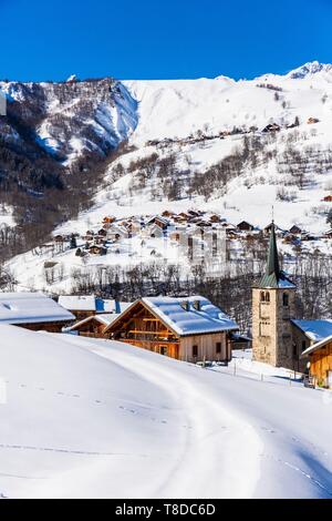 Francia, Savoie, Les Avanchers, Valle Tarentaise, massiccio della Vanoise, vista del massiccio di La LauziÞre e le frazioni di Quarante piani e Le Meiller Foto Stock