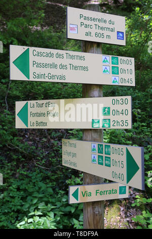 Panneau d'indications de randonnées. Parco termale. Saint-Gervais. Le Fayet Gare. Le Bettex. Saint-Gervais-les-Bains. Alta Savoia. Auvergne-Rhône-Alpe Foto Stock