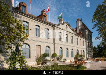 La Svizzera, nel Cantone di Vaud, Nyon, la facciata del Museo nazionale svizzero di Prangins situato nel castello Foto Stock