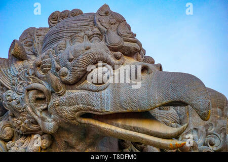 Garuda indù imperterrito mitico uccello immagine in GWK cultura park, Bali Foto Stock