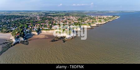 Francia, Charente-Maritime, Saintonge, Cote de Beaute, estuario Gironde, Meschers sur Gironde, scogliere e abitazioni troglodite (vista aerea) (vista aerea) Foto Stock