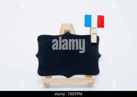 Scuola di blackboard indicazioni per scrivere messaggi su sfondo bianco. Tornare a scuola e di imparare le lingue straniere.parlano lingue Foto Stock