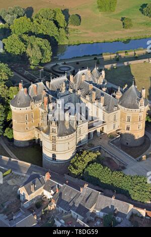 Francia, Sarthe, Le Lude, castello di Le Lude, spesso menzionato come uno dei castelli della Loira nella guida libri (vista aerea) Foto Stock