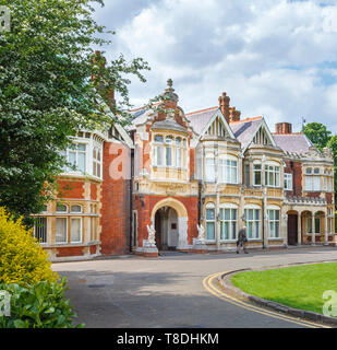 L'ingresso alla villa vittoriana a Bletchley Park, una volta che la top-secret home della Seconda Guerra Mondiale Codebreakers, ora un leader di attrazione del patrimonio Foto Stock