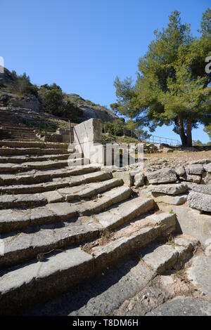 Salluvian o antica scalinata gallico o passi nella Roma antica rovina della città di Glanum vicino a Saint Reny-en-Provence Les Alpilles Provenza Francia Foto Stock