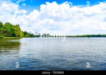 Bellissimo Parco Herastrau da Bucarest, Romania in una giornata di primavera. Foto Stock