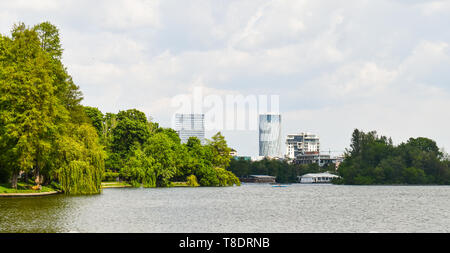 Bellissimo Parco Herastrau da Bucarest, Romania in una giornata di primavera. Foto Stock