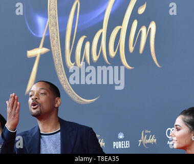 Berlino, Germania. 11 Maggio, 2019. Attore Will Smith e attrice Naomi Scott al gala proiezione del film 'Aladdin' presso il cinema UCI Luxe Mercedes Square. Il film uscirà in tedesco cinema su 23.05.2019. Il nuovo film di Disney è un vero e proprio film di adattamento del 1992 cartoon dello stesso nome ed è basato sulla storia di Aladdin e la lampada magica da le fiabe di mille e una notte. Credito: Jens Kalaene/dpa-Zentralbild/dpa/Alamy Live News Foto Stock