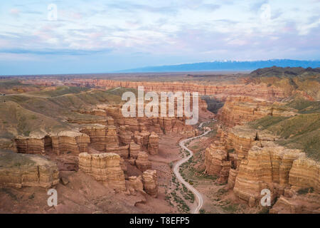 Vista aerea di Charyn Canyon nella regione di Almaty, Kazakhstan Foto Stock