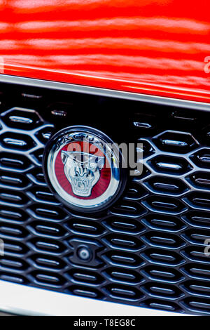 Belgrado, Serbia - MARZO 23, 2019: dettaglio della Jaguar a Belgrado in Serbia. Jaguar è il veicolo di lusso del marchio Jaguar Land Rover fondata a 1922 Foto Stock