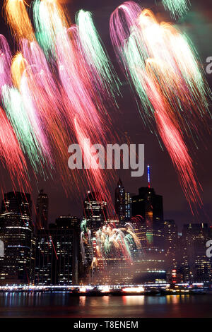 Macy's fuochi d'artificio del 4 luglio Foto Stock