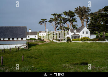 Panoramica della storica Pierce Point Ranch di Point Reyes National Seashore, su di un blu limpido ky. Questo ranch sul punto di Tomales (aka Pierce punto) ho Foto Stock