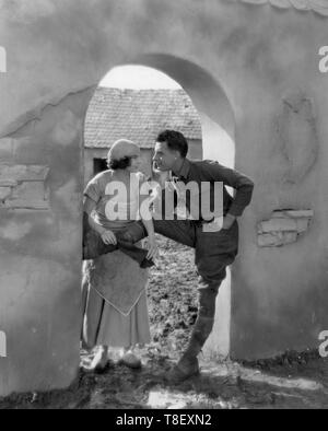 Renee Adoree e John Gilbert il grande sfilata 1925 Director King Vidor storia Laurence Stalings classico del cinema muto la Metro Goldwyn Mayer Foto Stock