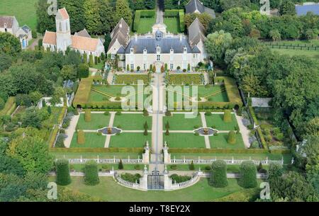 Francia, Calvados, San Gabriel Brecy, il castello e i giardini di Brecy (vista aerea) Foto Stock