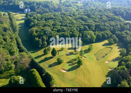 Francia, Val d'Oise, Parc naturel du Vexin franþais, colle dello Chaussy, golf nella zona Villarceaux (vista aerea) Foto Stock