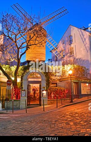 Francia, Parigi, Butte Montmartre e dal Moulin de la Galette Foto Stock
