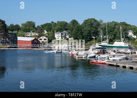 Camden è una città sulla baia di Penobscot, nel Maine MidCoast della regione. Un elegante Maine mare comunità del villaggio situato ai piedi delle colline di Camden Foto Stock