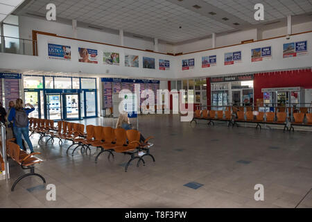 KOSICE, Slovacchia - 1 Maggio 2019: all'interno del terminal della stazione principale degli autobus nella città di Kosice (Slovacchia) Foto Stock