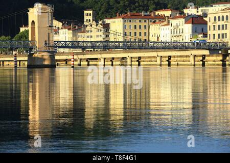 Francia, Isere, Vienne, sospensione ponte sul Rodano Foto Stock