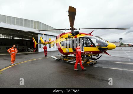 Francia, Gironde, Bordeaux, Dragon 33, Eurocoptere CE145 Protezione civile elicottero basato a Merignac e Lacanau, in carica di salvataggio in mare Foto Stock