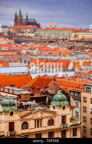 Vista in direzione di San Vito chiesa a Praga Foto Stock
