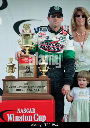 Bobby Labonte festeggia conquistando la NASCAR Winston Cup Championship nel 2000 a Homestead-Miami Speedway. Foto Stock