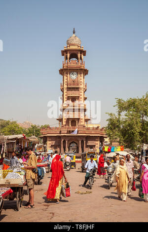 La torre dell orologio a Sardar Mercato di Jodhpur, Rajasthan, India Foto Stock