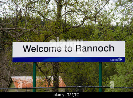 Benvenuti al segno di Rannoch, a Rannoch stazine ferroviaria, Scozia. Foto Stock