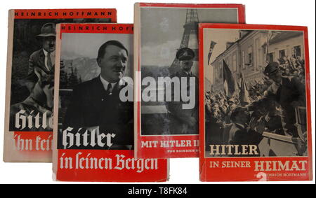 Un gruppo di dieci libri "Von Potsdam nach Dorn", "Mein Kampf" edizione 1927 volume II. Pershing autobiografia, due volumi (firmato da autore-Pershing). Cinque Heinrich Hoffman libri "Hitler in seinen Bergen', 'Messa Hitler in Westen", "Hitler a circuizione Heimat', 'Messa Hitler in Westen" (Copertina rigida), "Hitler wie ihn keiner kennt", ristampa di 'Informazioni su Malmedy caso. " STATI UNITI D'AMERICA - Los storica, storica del xx secolo, Additional-Rights-Clearance-Info-Not-Available Foto Stock