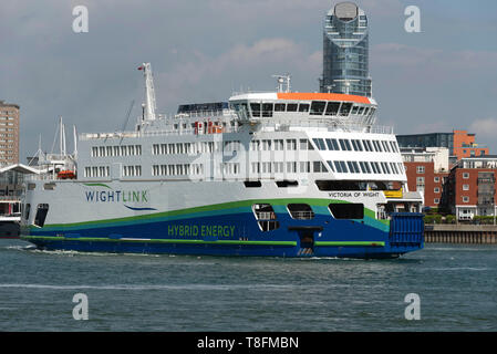 Portsmouth, Inghilterra, Regno Unito. Maggio 2019. Il traghetto roro Victoria di Wight lasciando la campanatura, Portsmouth per l'Isola di Wight Foto Stock