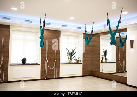 Svuotare lo yoga e una palestra per il fitness. Sport Giochi interrior. Foto Stock