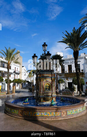 Plaza de España nella città vecchia di Vejer de la Frontera, nella regione Andalucía, Spagna. Foto Stock