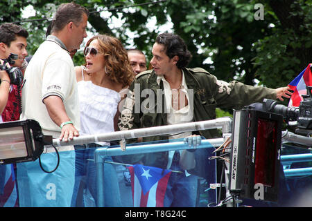 New York, Stati Uniti d'America. Il 10 giugno, 2007. Jennifer Lopez e Marc Anthony in occasione del cinquantesimo anniversario nazionale di Puerto Rican Day Parade presso la Quinta Avenue Parade Route. Credito: Steve Mack/Alamy Foto Stock