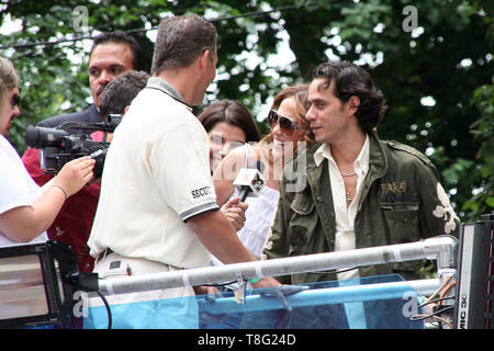 New York, Stati Uniti d'America. Il 10 giugno, 2007. Jennifer Lopez e Marc Anthony in occasione del cinquantesimo anniversario nazionale di Puerto Rican Day Parade presso la Quinta Avenue Parade Route. Credito: Steve Mack/Alamy Foto Stock