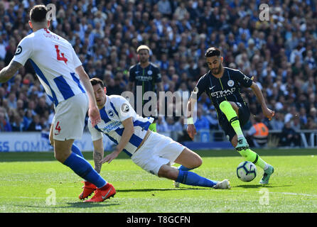 BRIGHTON, Inghilterra - 12 Maggio: Riyad Mahrez (26) del Manchester City in attacco durante il match di Premier League tra Brighton & Hove Albion e il Manchester City in American Express Community Stadium il 12 maggio 2019 in Brighton, Regno Unito. (MB Media) Foto Stock