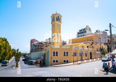Pireo, Grecia - 26.04.2019: celebre chiesa di Zoodocos Pighi nel porto del Pireo, Attica, Grecia Foto Stock