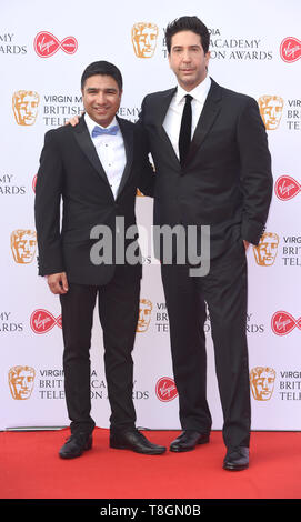 Foto deve essere accreditato ©Alpha premere 079965 12/05/2019 Nick Mohammed e David Schwimmer Virgin Media TV Bafta British Academy Awards televisione tappeto rosso arrivi 2019 presso la Royal Festival Hall di Londra Foto Stock