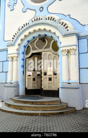 La Slovacchia, Bratislava, Chiesa di Santa Elisabetta, noto anche come il Blu la chiesa, consacrata nel 1913 e costruito da Budapest architetto Edmund Lechner in stile dell Art Nouveau ungherese Foto Stock