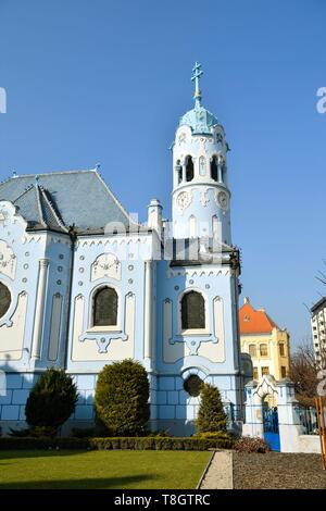 La Slovacchia, Bratislava, Chiesa di Santa Elisabetta, noto anche come il Blu la chiesa, consacrata nel 1913 e costruito da Budapest architetto Edmund Lechner in stile dell Art Nouveau ungherese Foto Stock