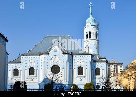 La Slovacchia, Bratislava, Chiesa di Santa Elisabetta, noto anche come il Blu la chiesa, consacrata nel 1913 e costruito da Budapest architetto Edmund Lechner in stile dell Art Nouveau ungherese Foto Stock